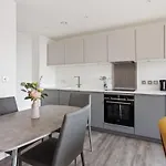 Contemporary 1Br Apartment With Amazing Views