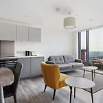 Contemporary 1Br Apartment With Amazing Views