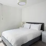 Contemporary 1Br Apartment With Amazing Views